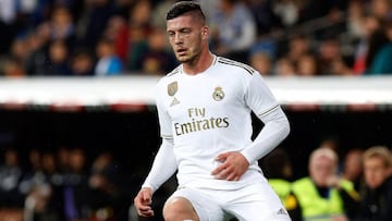 Luka Jovic, en un partido con el Madrid en el estadio Santiago Bernab&eacute;u.