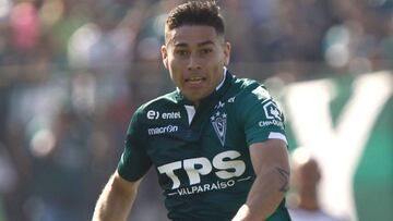 Futbol, Palestino vs Santiago Wanderers.
Sexta fecha campeonato Apertura 2016-2017.
El jugador de Santiago Wanderers, Oscar Opazo, centro, juega el baln contra Palestino durante el partido por primera divisin en el estadio La Cisterna.
Santiago, Chile.
10/09/2016
Felipe Zanca/Photosport**********
Football, Palestino vs Santiago Wanderers.
6 th date Aperture championship 2016-2017.
Santiago Wanderers player, Oscar Opazo, center, play the ball against Palestino during first division football match at La Cisterna stadium in Santiago, Chile.
10/09/2016
Felipe Zanca/Photosportt