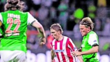 <b>ARRASADO. </b>Iker Muniain, al que gusta emplear su fútbol vertical de desborde, fue pasto de la ira de los jugadores alemanes.