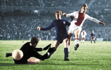 Gol de Cruyff en un partido de Copa de Europa de la temporada 67/68  Ajax - Real Madrid 