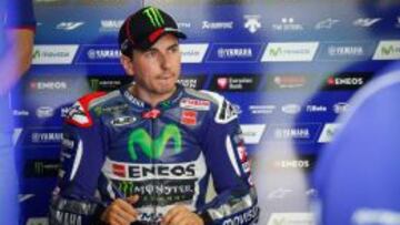 Jorge Lorenzo tuvo problemas con el casco en Qatar.