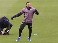Kylian Mbappé, sonriente, en un entrenamiento en Valdebebas el pasado 7 de febrero.