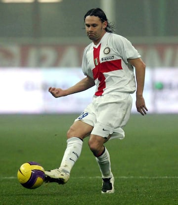 Jugó  6 meses en el Inter, enero-junio de 2008, y le valió para convertirse en campeón de la Serie A. Solo jugó 11 partidos en el equipo milanés. Como curiosidad, su nombre era Nuno Ricardo de Oliveira Ribeiro. El futbolista recogió el sobrenombre de Maniche a partir de su parecido físico, con larga melena incluida, que evocaba la figura de Michael Manniche, un delantero centro danés que militó en el Benfica entre 1983 y 1987. 