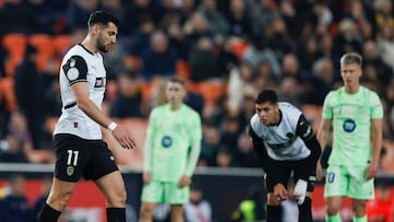 Rafa Mir vuelve a pisar Mestalla y es recibido con pitos