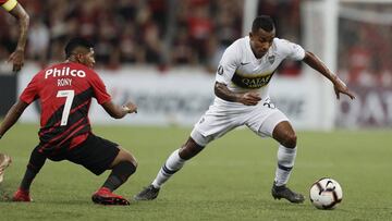 Sebasti&aacute;n Villa durante el partido entre Atl&eacute;tico Paranaense y Boca Juniors por Copa Libertadores.