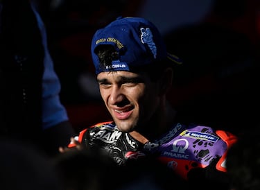 Jorge Martín celebra emocionado su triunfo en el mundial de MotoGP.
