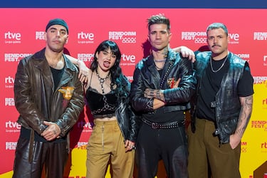 La banda madrileña abre la edición con una propuesta explosiva de rock moderno. Su puesta en escena recrea un concierto lleno de energía, fuego y una estética potente pensada para impactar desde el primer segundo.