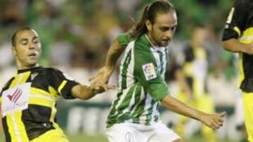 El jugador internacional del Betis Sergio García es duda por lesión para el encuentro del domingo en el feudo del Hércules