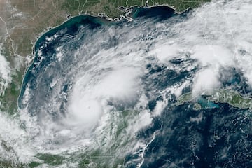 Una imagen vía satélite muestra el avance del huracán Milton por el Golfo de México, antes de su toque de tierra previsto en Florida.