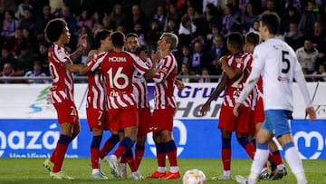 El Atlético celebra el 2-0 de João al Almazán.