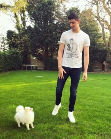 Thibaut Courtois, con su perro Yoshi.