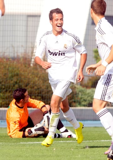 Formado en la cantera del Real Madrid debutó con el primer equipo en julio de 2012.