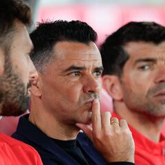 Salva Fúnez: “Míchel sigue con el ordenador; podrá comunicarse con quien quiera del banquillo”