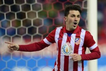 David Villa celebra su gol, el tercero del equipo, durante el partido, de Liga en Primera División, que Atlético de Madrid y Getafe disputan esta noche en el estadio Vicente Calderón.