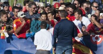 Pedro con seguidores.