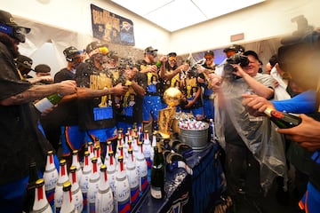Los jugadores del Oklahoma City Thunder celebran en el vestuario tras ganar el campeonato de baloncesto de la NBA en el séptimo partido contra los Indiana Pacers.
Associated Press/LaPresse