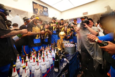 Los jugadores del Oklahoma City Thunder celebran en el vestuario tras ganar el campeonato de baloncesto de la NBA en el séptimo partido contra los Indiana Pacers.
Associated Press/LaPresse