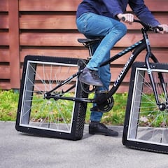Inventan una bici de ruedas cuadradas funcional