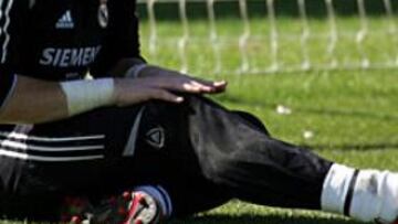 <b>TRANQUILIDAD. </B>El portero madridista ha reconocido que la victoria frente a la Roma ha llevado calma al equipo.