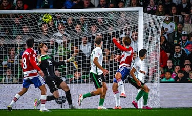 Aprobados y suspensos del Racing contra el Granada: no comparecieron tras el descanso