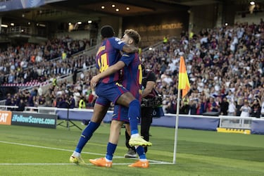 Balde cambia hacia Fermín y este le llega el balón a Lamine Yamal. El español entra al área, deja a un defensor y a Tzolakis en el suelo, y la fortuna le cae a Fermín, pues el balón suelto lo mete a la red con ayuda de dos toques en jugadores visitantes.