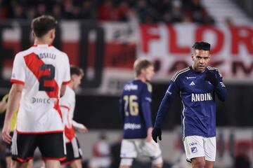 El delantero fue protagonista de los acercamientos de Millonarios, generando acercamientos en el área de River.