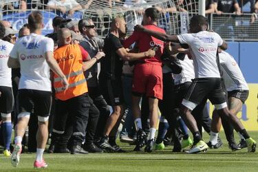 Lyon players attacked by pitch-invading Bastia fans
