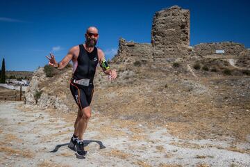 Jorge Recuero y María Calleja, recientes campeones del Mundo de triatlón cross, fueron los grandes protagonistas del primer Tri Cross de la temporada al conseguir el mejor tiempo de entre los más de 200 triatletas participantes. El río Tajo a su paso por Fuentidueña y los vecinos de la localidad fueron los otros destacados de la jornada. El siguiente reto espera en San Martín de Valdeiglesias el domingo 7 de julio.

