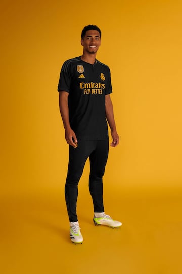 Negra con detalles amarillos, as赤 es la tercera equipaci車n del Real Madrid