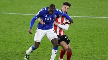 SHEFFIELD, ENGLAND - DECEMBER 26: Abdoulaye Doucoure of Everton is challenged by Ethan Ampadu of Sheffield United during the Premier League match between Sheffield United and Everton at Bramall Lane on December 26, 2020 in Sheffield, England. The match wi