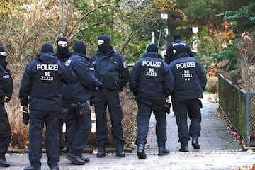 BERLIN, GERMANY - DECEMBER 07: Police stand outside a residence that they raided earlier today on December 7, 2022 in Berlin, Germany. Law enforcement agencies conducted raids nationwide today and arrested 25 people whom they claim are in an organization bent on violently overthrowing the German government. According to Germany's prosecutor general, the group is driven by a mix of conspiracy theories and far-right ideology, including influence of the Q-Anon and Reichsburger movements. Among its members are former members of an elite military unit and former police. The leader of the group is reportedly a German aristocrat named Heinrich Reuss, also known as Prince Heinrich XIII, who was to lead the new government following an insurrection. (Photo by Carsten Koall/Getty Images)