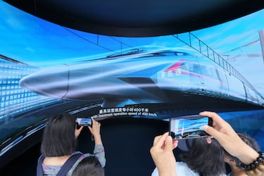 It can accelerate to 350 km/h (217 mph) in just 4 minutes and 40 seconds, shaving more than a minute and a half off the performance of its predecessor.