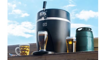 Dispensador de cerveza para barriles universales que puedes encontrar en la p¨¢gina web de Cecotec o en Amazon.