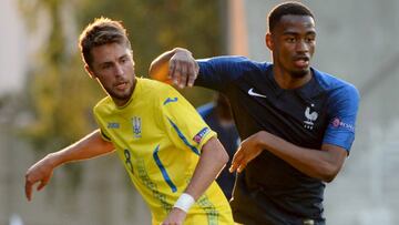 El campeón del mundo Sub-20, Oleksiy Khakhlov, está en Ucrania sin equipo