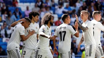 GRAF4179. MADRID, 05/05/2019.- El delantero del Real Madrid Mariano Díaz (i) celebra su gol ante el Villarreal durante el partido de LaLiga que se disputa esta tarde en el estadio Santiago Bernabéu. EFE/ Juan Carlos Hidalgo