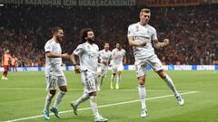 TOPSHOT - Real Madrid&#039;s German midfielder Toni Kroos (R) celebrates after scoring a goal during the UEFA Champions League group A football match between Galatasaray and Real Madrid on October 22, 2019 at the Ali Sami Yen Spor Kompleksi in Istanbul. (