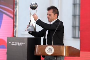 En La Moneda se realizó el lanzamiento del Trophy Tour del Mundial Sub 17. El trofeo recorrerá distintas ciudades de Chile.