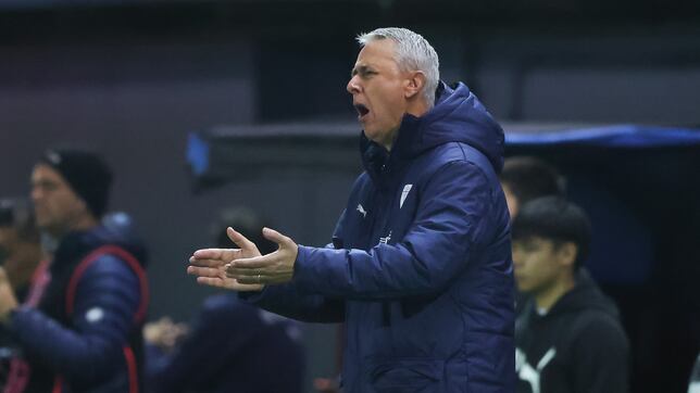 Formación confirmada de la UC ante la U: Tiago Nunes va con tres históricos