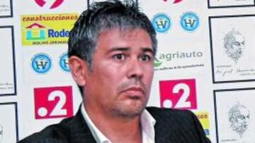 <b>APOYO. </b>Mario Barrera y el resto de técnicos apoyan a la plantilla.