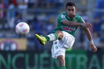 En la órbita de Milan, Sevilla, entre otros, Sebastián Vegas se hace un nombre Audax por su gran técnica como defensor central. 