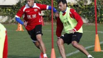 Javi Guerra y José Antonio Dorado, durante el entrenamiento de hoy.