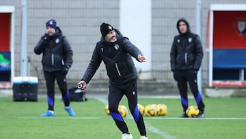 Vicente Moreno durante un entrenamiento en Tajonar.