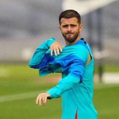 Pjanic on the verge of completing move to Sharjah FC from Barcelona