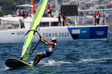 Ángel Granda no ha tenido suerte en la tercera carrera del RS:X masculino, terminando 13º. 