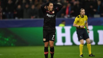 El equipo donde milita el mexicano fue goleado en Alemania 2-4 ante un inspirado Atl&eacute;tico de Madrid que demostr&oacute; su poder&iacute;o ofensivo.