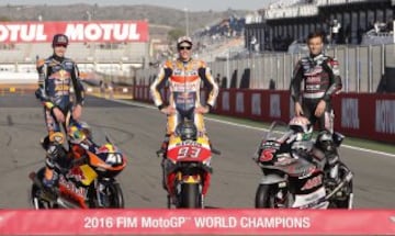 Marc Márquez conquistó su quinto título en su carrera deportiva y el tercero en la categoría de MotoGP. Los ganadores del Mundial 2016 de Motociclismo fueron Brad Binder (Moto3), Marc Márquez (MotoGP) y Johann Zarco (Moto2).