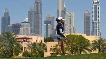 Nuria Iturrios, durante la segunda jornada del Omega Dubai Moonlight Classic en el Emirates Golf Club de Dubai.