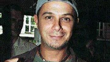 <b>CONFÍA EN LA VICTORIA DE LA SELECCIÓN</b> Alejandro Sanz no tiene dudas de que la Selección española, que hoy se juega estar en la próxima Eurocopa de Portugal, no tendrá problemas para doblegar a Ucrania. "Ganarán. Seguro. No podemos fallar en un acontecimiento de tal magnitud. No sé si podré ver el partido", explicó el cantante, que hoy estará en Sevilla y Madrid.