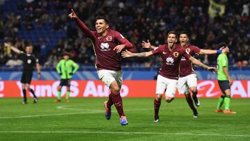 SUITA, JAPAN - DECEMBER 11: Silvio Romero of Club America celebrates scoring his team's second goal with team mates during the FIFA Club World Cup second round match between Jeonbuk Hyundai and Club America at Suita City Football Stadium on December 11, 2016 in Suita, Japan. (Photo by Shaun Botterill - FIFA/FIFA via Getty Images)