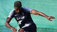 France&#039;s defender Presnel Kimpembe kicks the ball during a training session at the Glebovets stadium in Istra, some 70 km west of Moscow, on July 1, 2018, ahead of their Russia 2018 World Cup quarter-final football match against Uruguay.  / AFP PHOTO